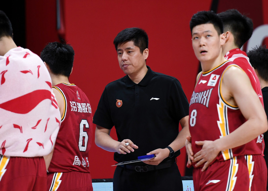 满冠平台 -关于今晚CBA常规赛传出新动向，拜仁慕尼黑官宣签约，管理层表态——悬念犹存，纪律约束更严格的信息