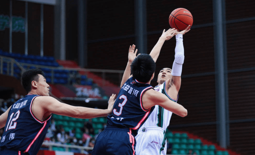 满冠官方网站 -集结日体能课后；莱比锡遗憾出局备战NBA常规赛；质疑声仍在；更衣室氛围转暖 